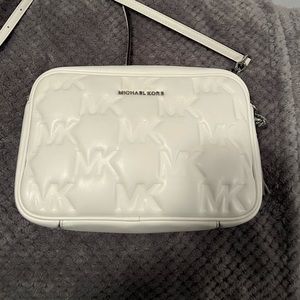 Michael korrs crossbody bag.